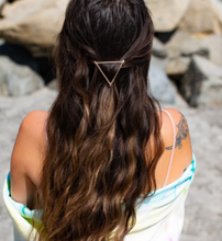 Load image into Gallery viewer, Especially for You Delta Sigma Theta inspired gift.  Woman wearing gold triangle hair clip