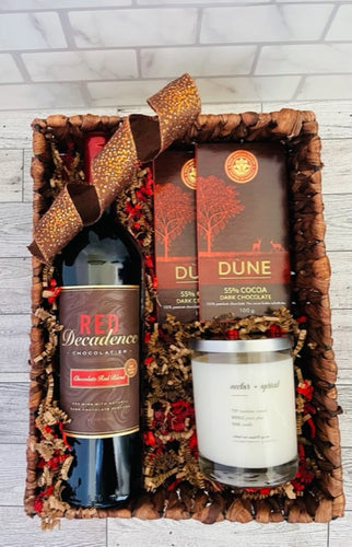 Chocolate red blend, chocolate bar 55% cocoa, mocha and praline candle, decorative table tray